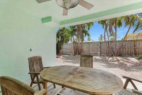 Exterior - 417 3rd St, Key Largo, FL 33037 photo 6 of 10