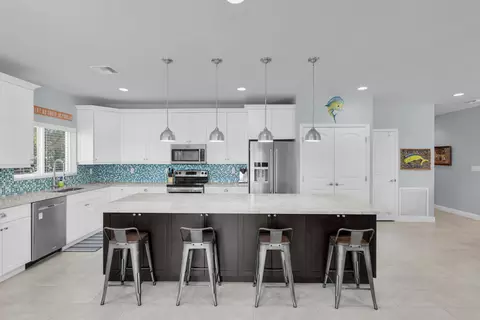 Kitchen - 417 3rd St, Key Largo, FL 33037 photo 5 of 7