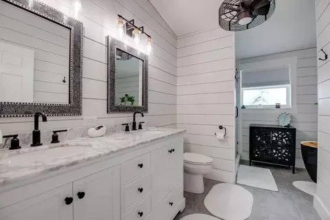 Bath - 930 80th St, Marathon, FL 33050 photo 2 of 4