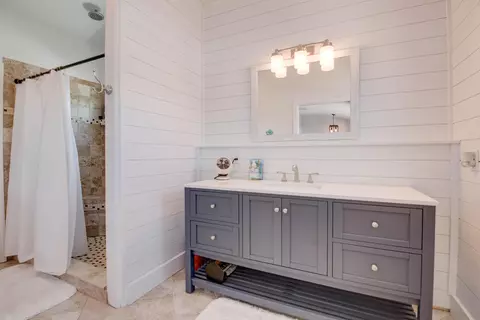Bath - 930 80th St, Marathon, FL 33050 photo 4 of 4