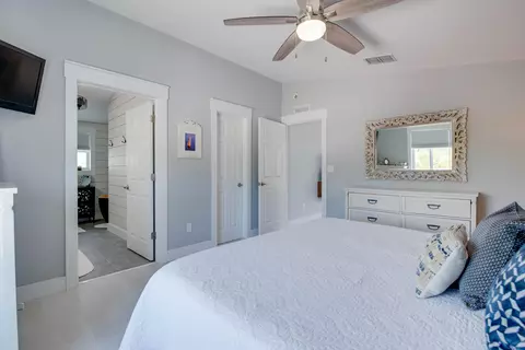 Bedroom - 930 80th St, Marathon, FL 33050 photo 1 of 6
