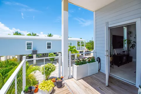 Exterior - 930 80th St, Marathon, FL 33050 photo 3 of 10