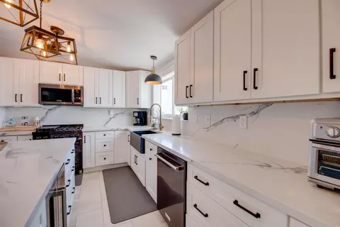Kitchen - 930 80th St, Marathon, FL 33050 photo 4 of 5