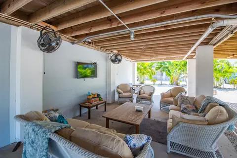 Exterior - 930 80th St, Marathon, FL 33050 photo 5 of 10