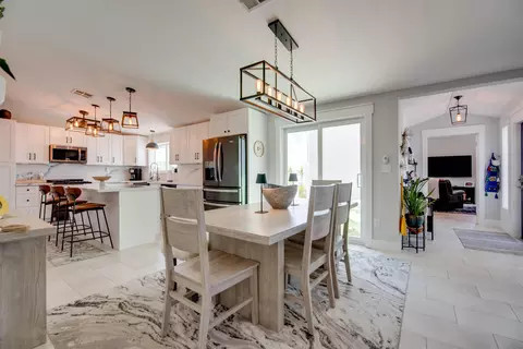 Dining - 930 80th St, Marathon, FL 33050 photo 1 of 1