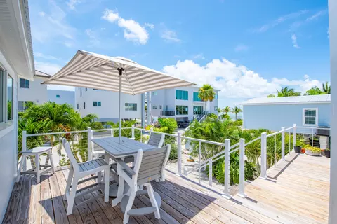 Exterior - 930 80th St, Marathon, FL 33050 photo 2 of 10