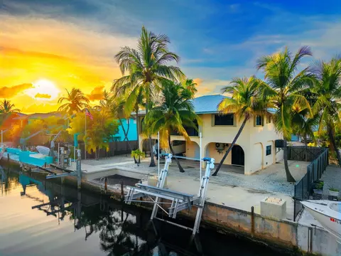 29424 Forrestal Ave, Big Pine Key, FL 33043