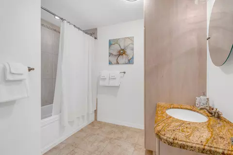 Bath - 581 10th St #KEY colony, Key Colony Beach, FL 33051 photo 3 of 6