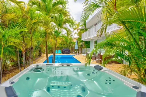 Exterior - 581 10th St #KEY colony, Key Colony Beach, FL 33051 photo 5 of 14