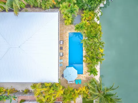 Exterior - 581 10th St #KEY colony, Key Colony Beach, FL 33051 photo 10 of 14