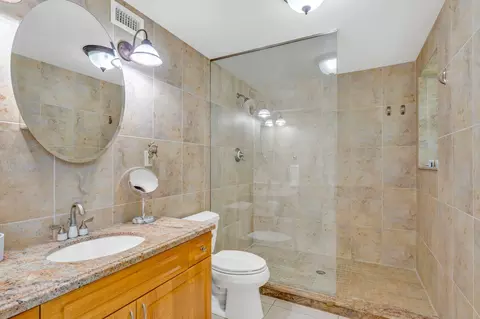 Bath - 581 10th St #KEY colony, Key Colony Beach, FL 33051 photo 4 of 6