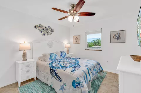 Bedroom - 581 10th St #KEY colony, Key Colony Beach, FL 33051 photo 5 of 13