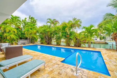Exterior - 581 10th St #KEY colony, Key Colony Beach, FL 33051 photo 1 of 14
