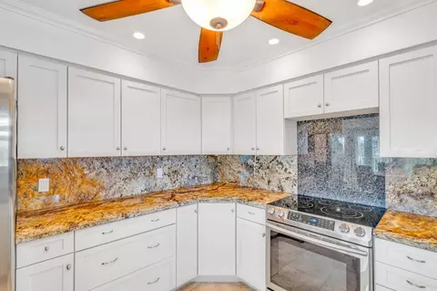 Kitchen - 581 10th St #KEY colony, Key Colony Beach, FL 33051 photo 2 of 3