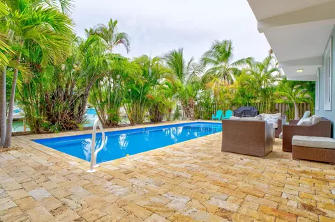 Exterior - 581 10th St #KEY colony, Key Colony Beach, FL 33051 photo 9 of 14
