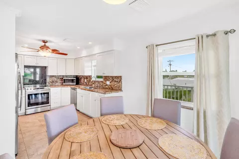 Dining - 581 10th St #KEY colony, Key Colony Beach, FL 33051 photo 2 of 5
