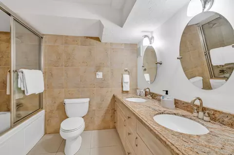 Bath - 581 10th St #KEY colony, Key Colony Beach, FL 33051 photo 6 of 6