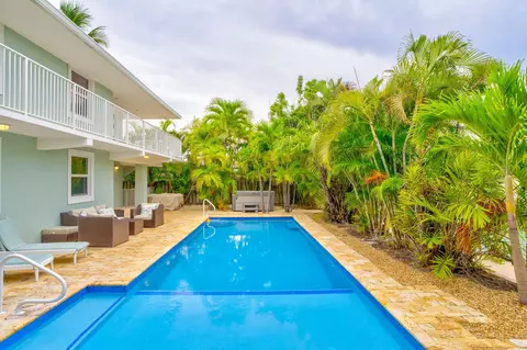 Exterior - 581 10th St #KEY colony, Key Colony Beach, FL 33051 photo 6 of 14
