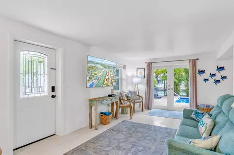 Living - 581 10th St #KEY colony, Key Colony Beach, FL 33051 photo 2 of 2