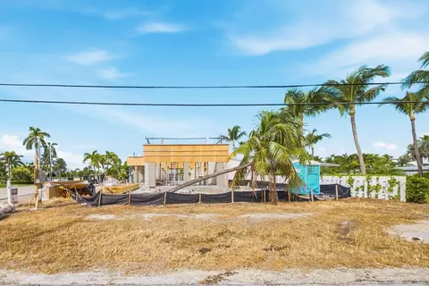 Exterior - 1000 W Ocean Dr #KEY colony, Key Colony Beach, FL 33051 photo 6 of 9