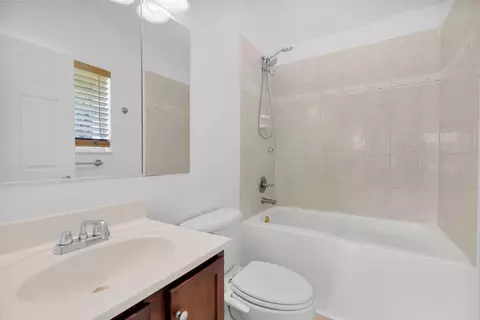 Bath - 496 James Ave, Marathon, FL 33050 photo 1 of 2