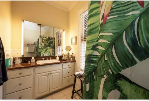 Bath - 416 Fleming St, Key West, FL 33040 photo 2 of 3