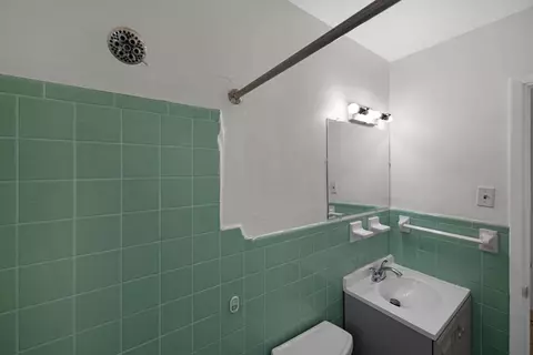 Bath - 1421-1425 2nd St, Key West, FL 33040 photo 4 of 4