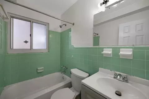 Bath - 1421-1425 2nd St, Key West, FL 33040 photo 2 of 4