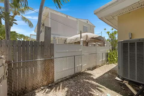 Exterior - 1421-1425 2nd St, Key West, FL 33040 photo 6 of 7