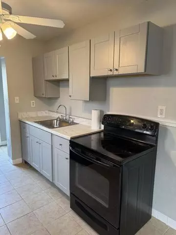 Kitchen - 1421-1425 2nd St, Key West, FL 33040 photo 2 of 6