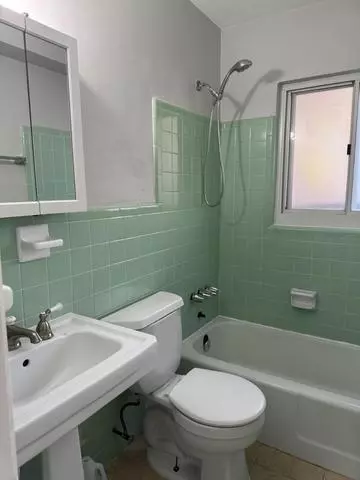 Bath - 1421-1425 2nd St, Key West, FL 33040 photo 1 of 4