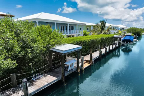 Exterior - 211 Bruce Ct, Marathon, FL 33050 photo 2 of 16