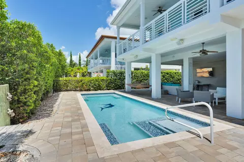 Exterior - 211 Bruce Ct, Marathon, FL 33050 photo 13 of 16