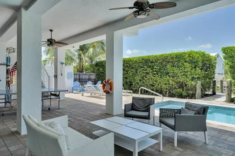 Exterior - 211 Bruce Ct, Marathon, FL 33050 photo 12 of 16
