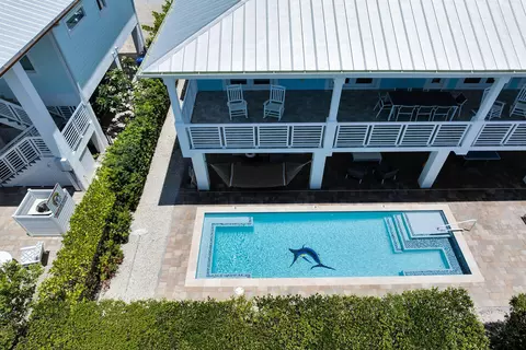 Exterior - 211 Bruce Ct, Marathon, FL 33050 photo 3 of 16