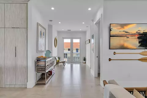Entry Way - 211 Bruce Ct, Marathon, FL 33050 photo 2 of 3