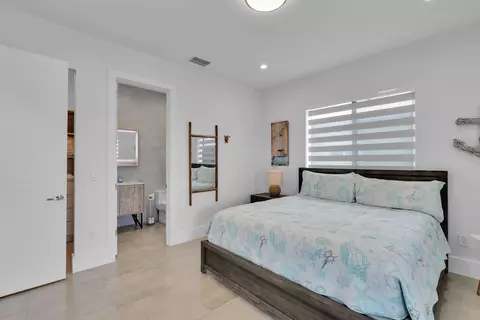 Bedroom - 211 Bruce Ct, Marathon, FL 33050 photo 12 of 14