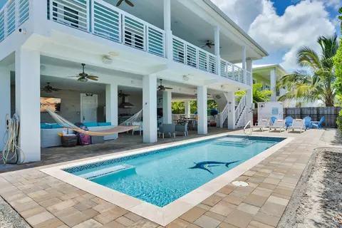 Exterior - 211 Bruce Ct, Marathon, FL 33050 photo 8 of 16