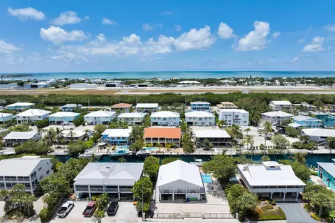 View/Area - 211 Bruce Ct, Marathon, FL 33050 photo 2 of 11
