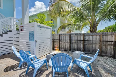Exterior - 211 Bruce Ct, Marathon, FL 33050 photo 10 of 16
