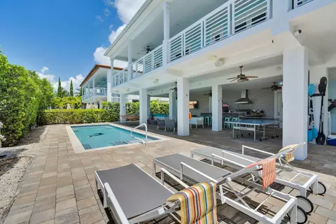 Exterior - 211 Bruce Ct, Marathon, FL 33050 photo 9 of 16