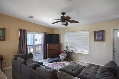 Living - 25 Puerta Dr, Key West, FL 33040 photo 3 of 4