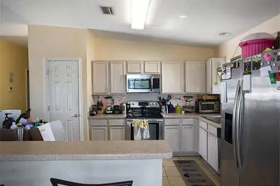 Kitchen - 25 Puerta Dr, Key West, FL 33040 photo 2 of 3