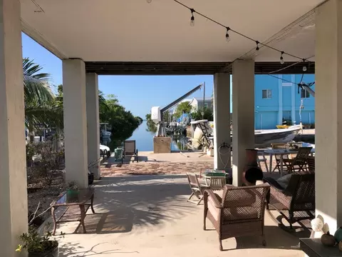 Exterior - 25 Puerta Dr, Key West, FL 33040 photo 2 of 7