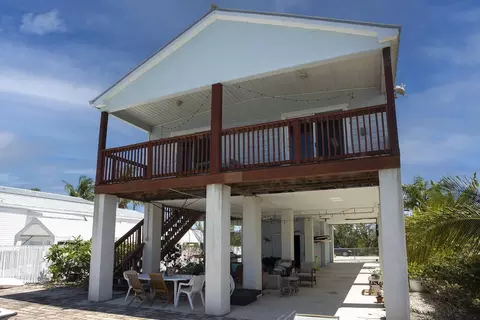Exterior - 25 Puerta Dr, Key West, FL 33040 photo 1 of 7