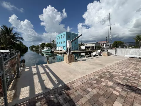 Exterior - 25 Puerta Dr, Key West, FL 33040 photo 3 of 8