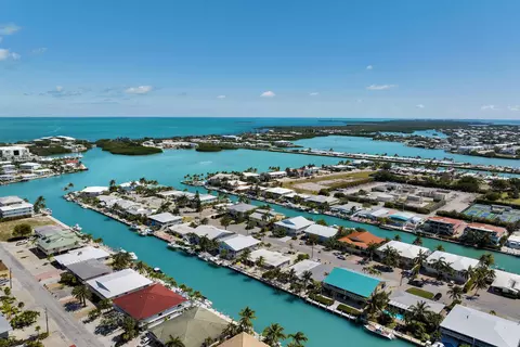 581 9th St #KEY colony, Key Colony Beach, FL 33051 photo 2