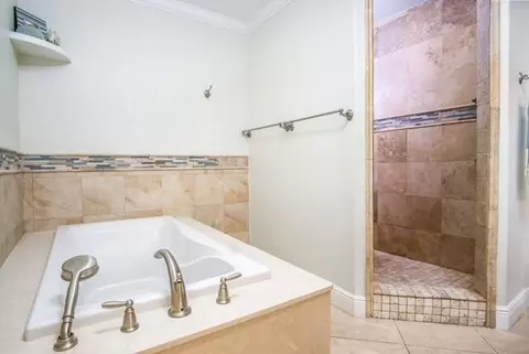 Bath - 64 Tingler Ln, Marathon, FL 33050 photo 2 of 3