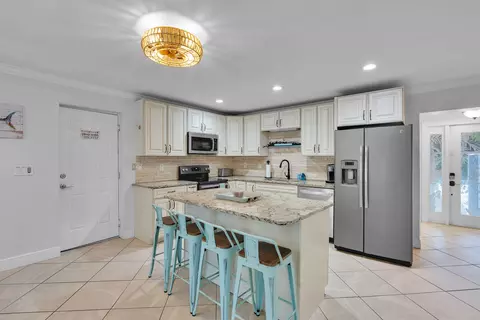 Kitchen - 64 Tingler Ln, Marathon, FL 33050 photo 1 of 5