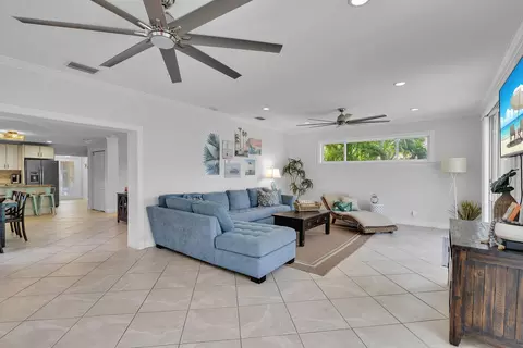 Living - 64 Tingler Ln, Marathon, FL 33050 photo 4 of 5
